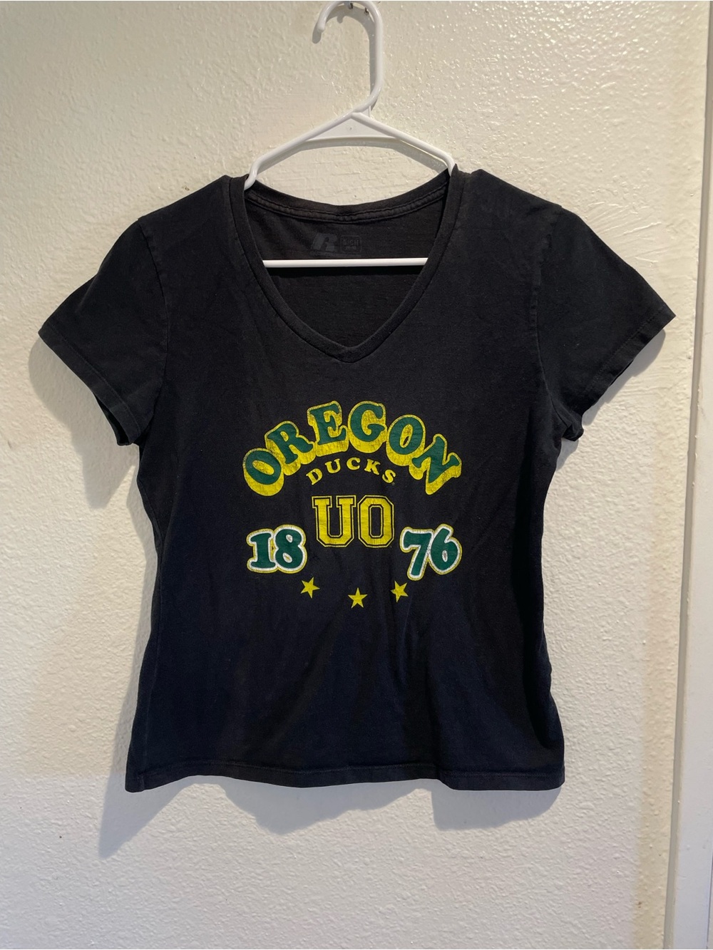 π Oregon Ducks V-Neck Graphic T-Shirt β’ Size S π